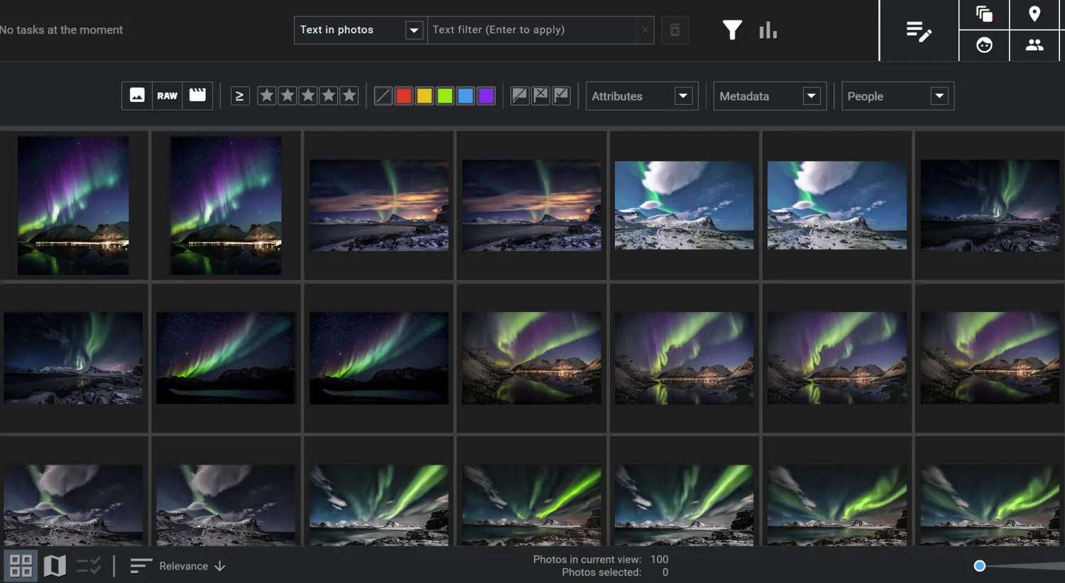 Excire Foto 2027 search results showing a grid of northern lights photos over mountains and water