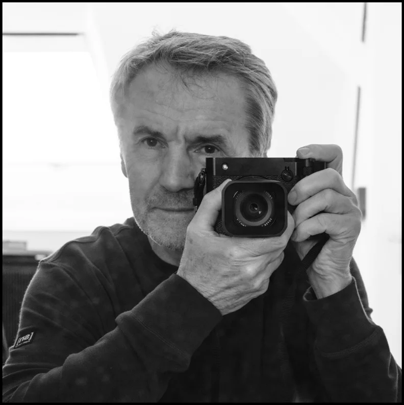 Porträt von Erhardt Barth beim Fotografieren | Excire.com