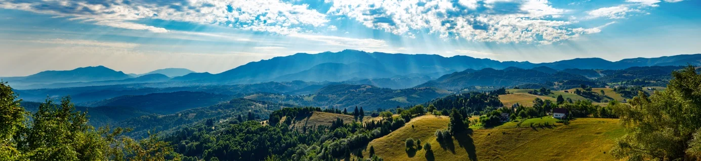 Panorama einer Berglandschaft aus sechs Einzelaufnahmen zusammengesetzt | Excire