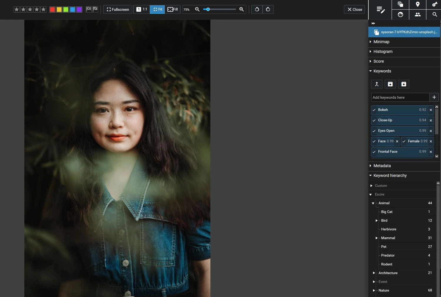 A portrait photo displayed in Excire Foto 2024 with keywords along the right-hand side.