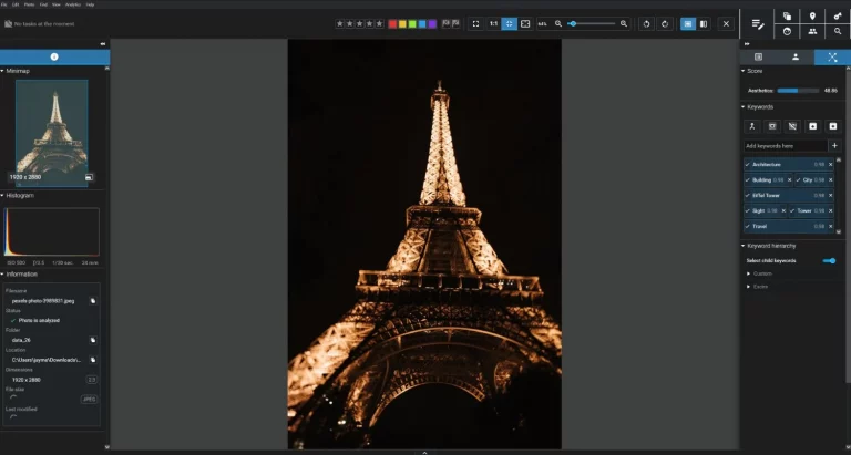 Bildverwaltungssoftwäre im Test: Einzelansicht des Eiffelturms mit Keywords